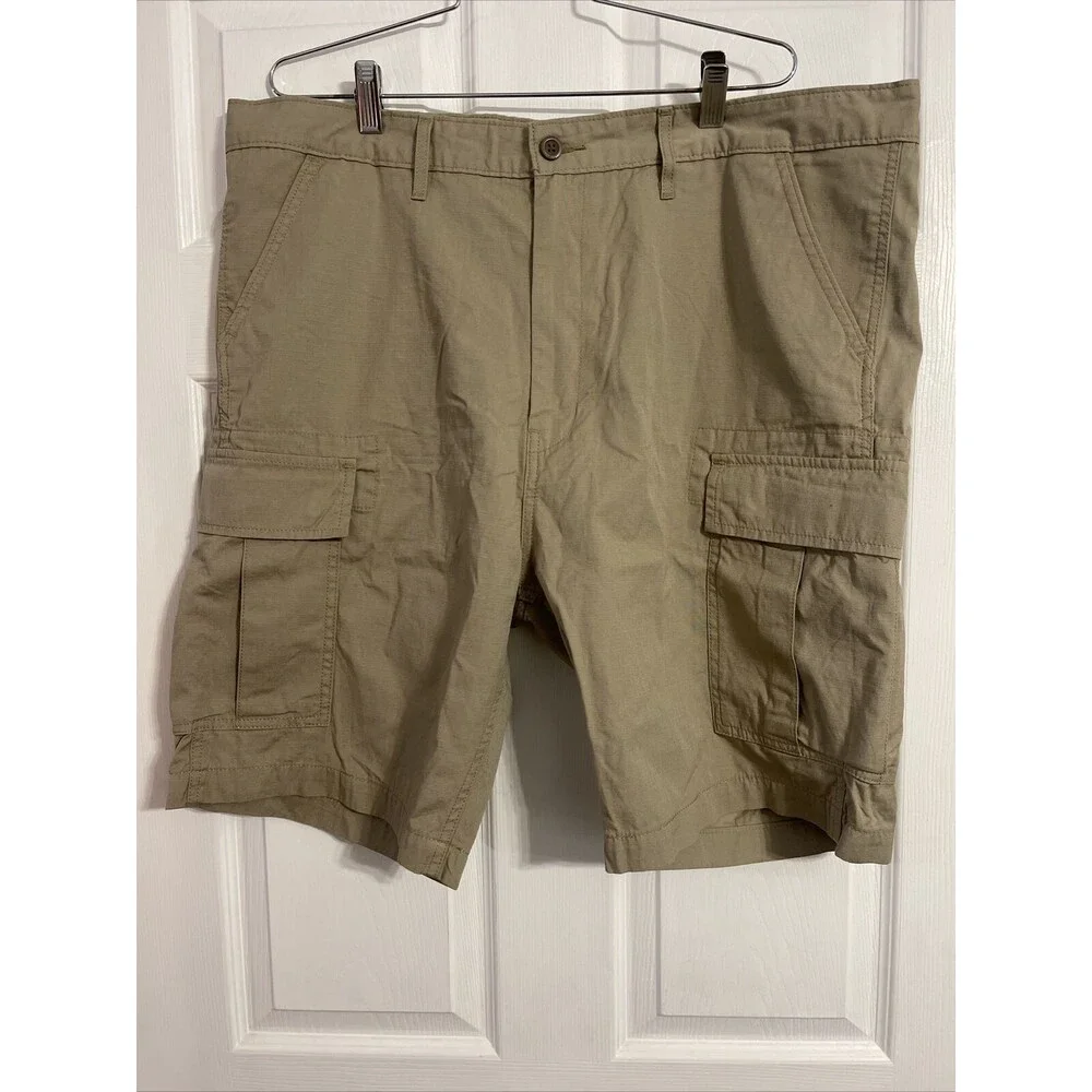 Levi’s Men’s Cargo Shorts Size 40 NWOT